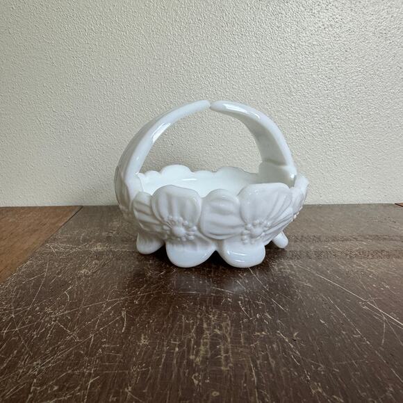 Vintage Westmoreland Pansy Floral Milk Glass Basket Shelf Decor Trinket - Picture 3 of 9